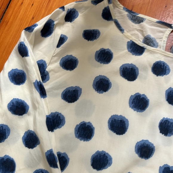H&M white and blue polka dot blouse. Office, classic. Size small, spring - Picture 3 of 4